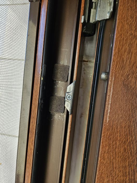 Vind  6 ferestre termopan  diferite  si plase. mărimi culoare maron