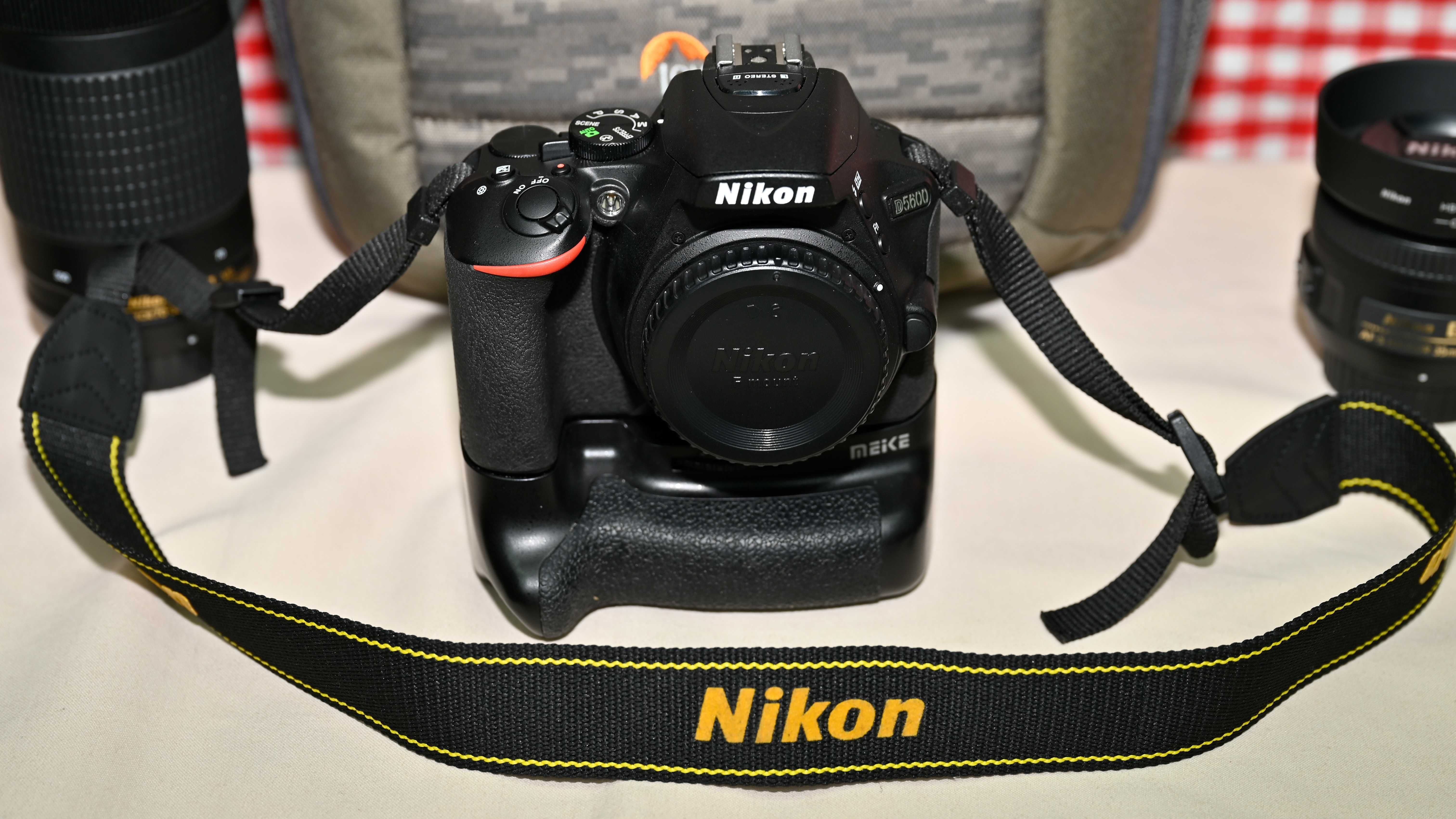 Grip pt Nikon, MeiKe MK-D5500 Pro + Telecomanda Wireless