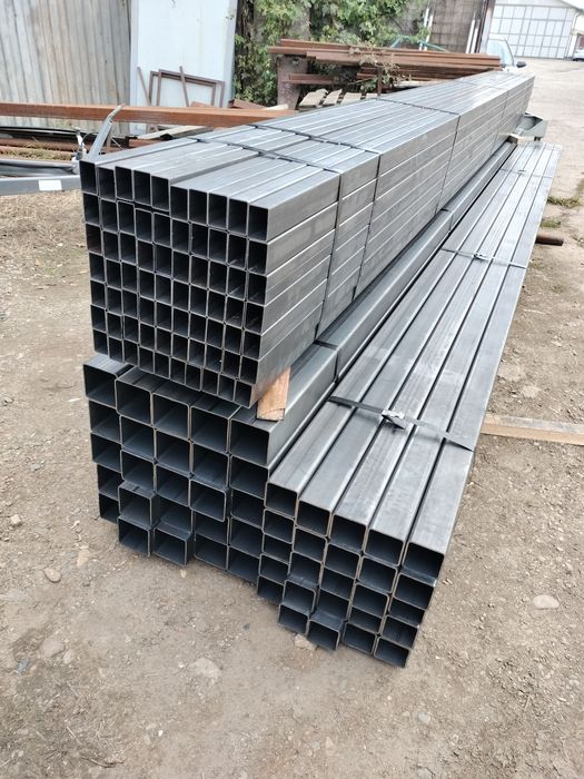 Țeavă metalică și stâlpi pentru gard