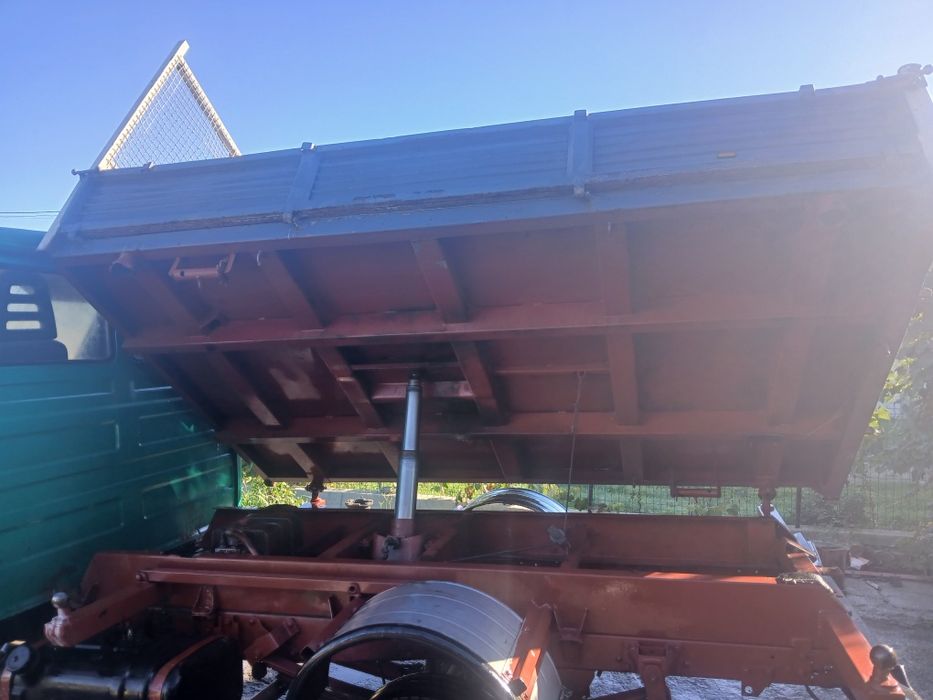 Bena iveco basculabila pe cutie