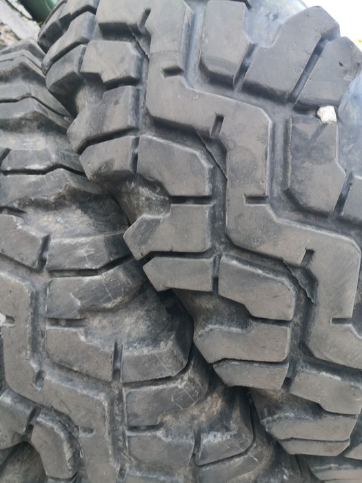 245 R 16 цола гуми за джип maloya
