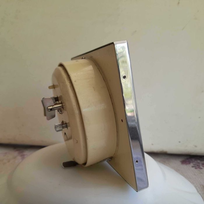 Ceas desteptator de masa -mecanic - provenienta China .