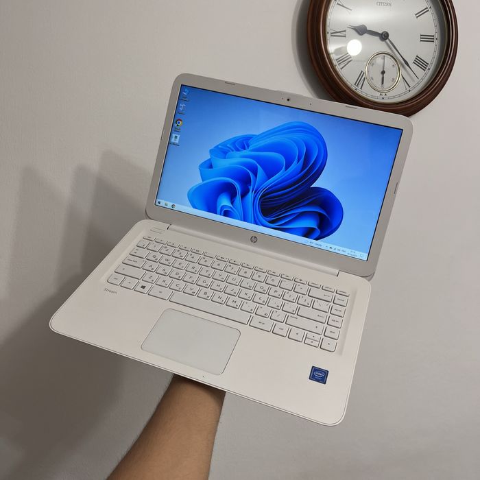 Продам ноутбук фирмы HP белого цвета стильный красивый и легкий