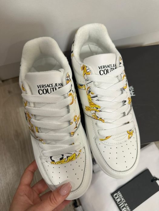 Обувки Versace Jeans Couture и Armani Exchange