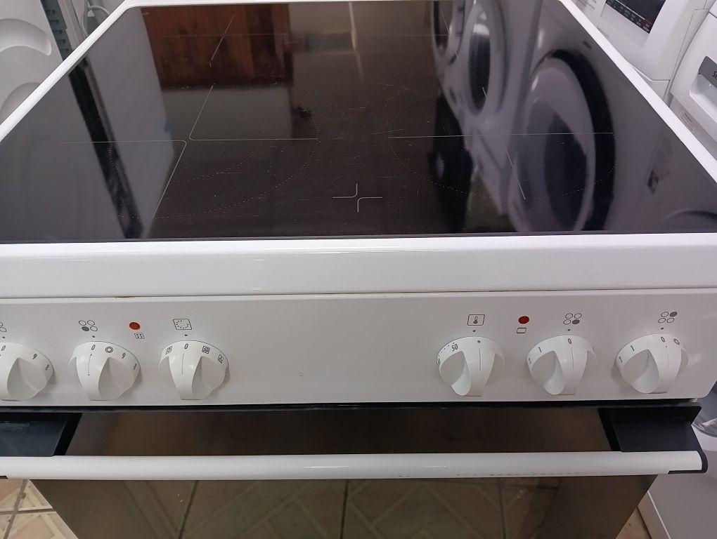 Свободно стояща печка с керамичен плот Gorenje 2 години гаранция!