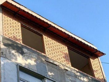 Установка  козырьков и бельевые.ролики .