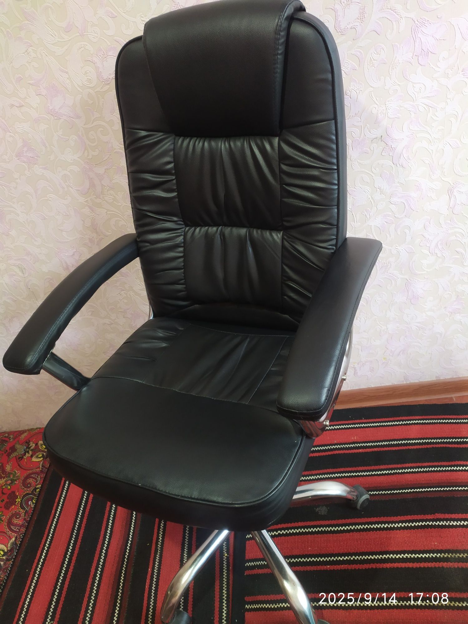 Ofis kreslosi sotiladi.