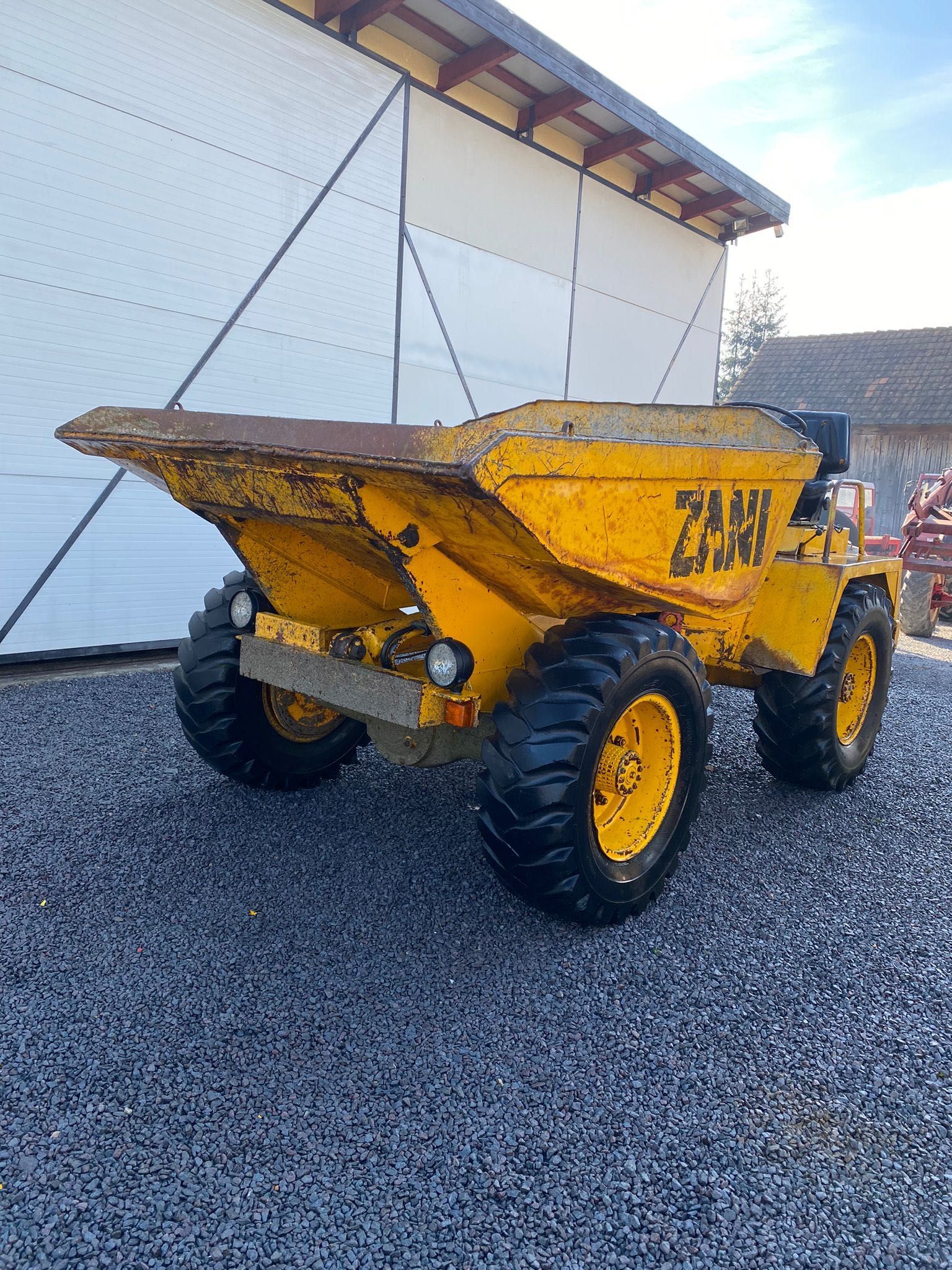 Dumper 3.0 t greut proprie 7.6 t total