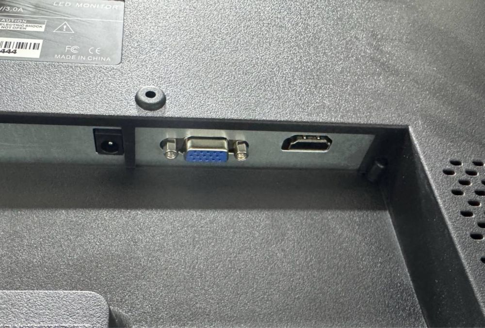 Xtech 22’’ Led Sastyana zo’r VGA HDMI Port bor