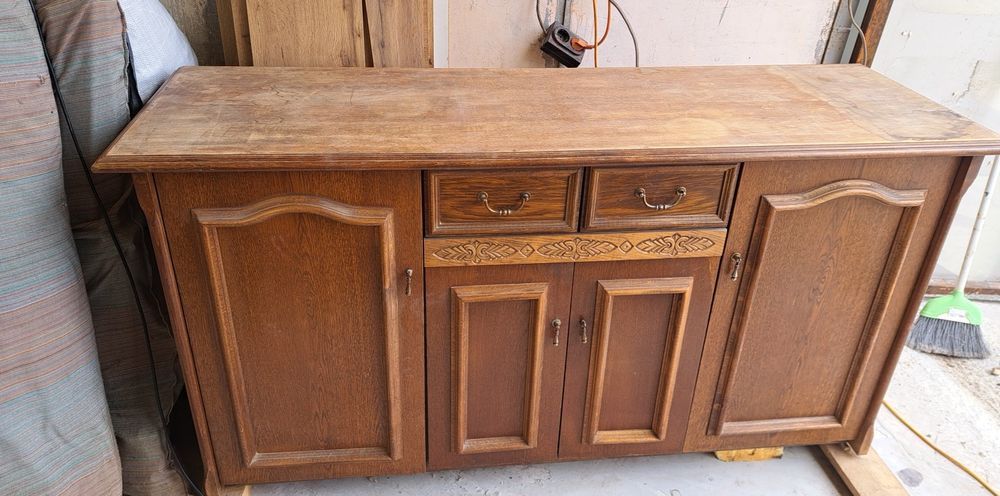 Продавам, шкафове, бюра, секции