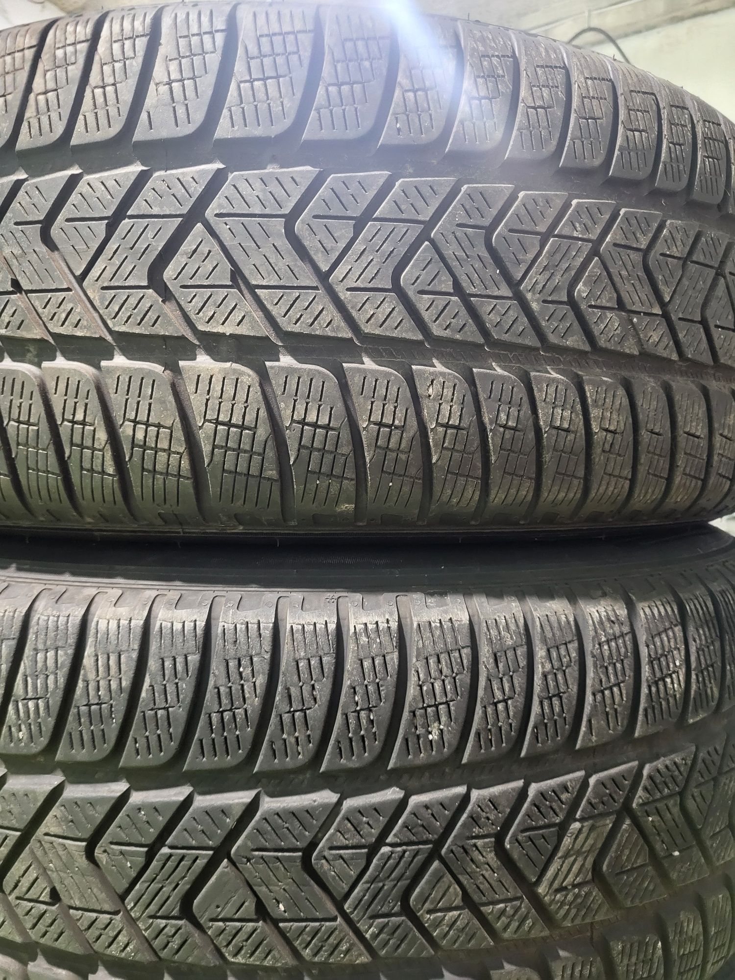 4 бр зимни 235/60/18 дот 22г Pirelli