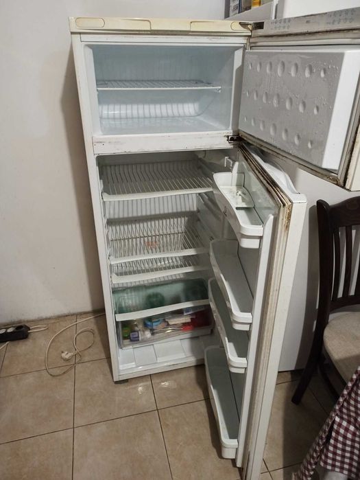 Хладилник с камера Indesit