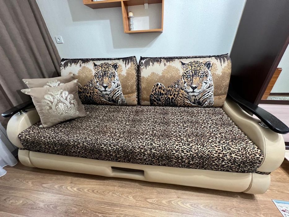 Мебель , столы , диван