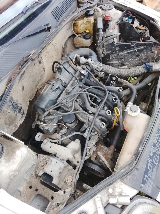 Vând piese Renault Clio