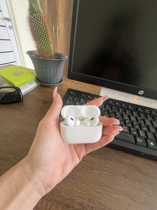 продается AirPods Pro