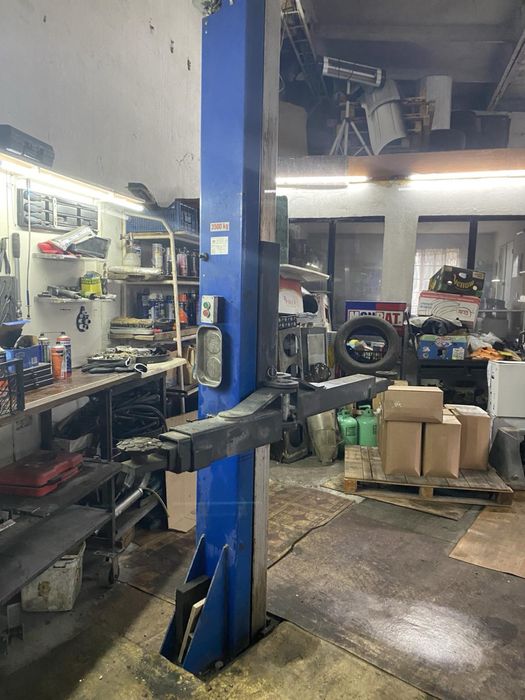 Подемник двуколонен 3.5т. Maha