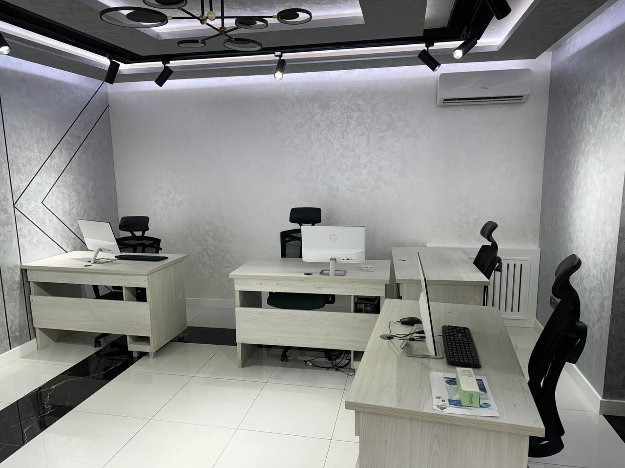 Продаётся нежилое помещение в м. Ойбек 113м2