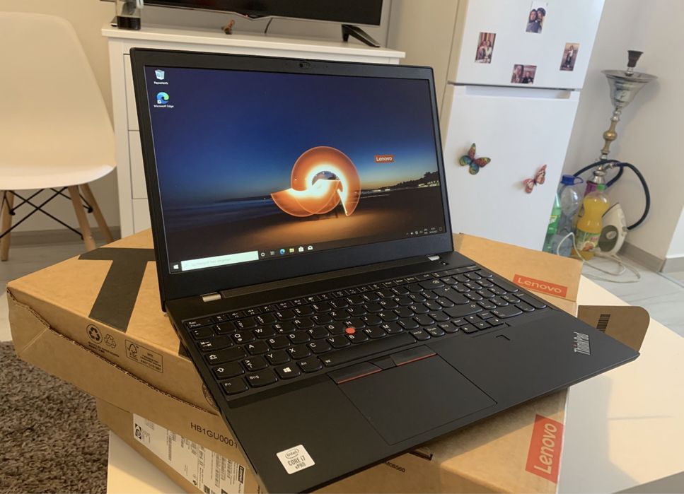 Vând/Schimb Workstation Lenovo ThinkPad P15v 20TQ003BGE