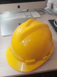 Строительный шлем каска желтый