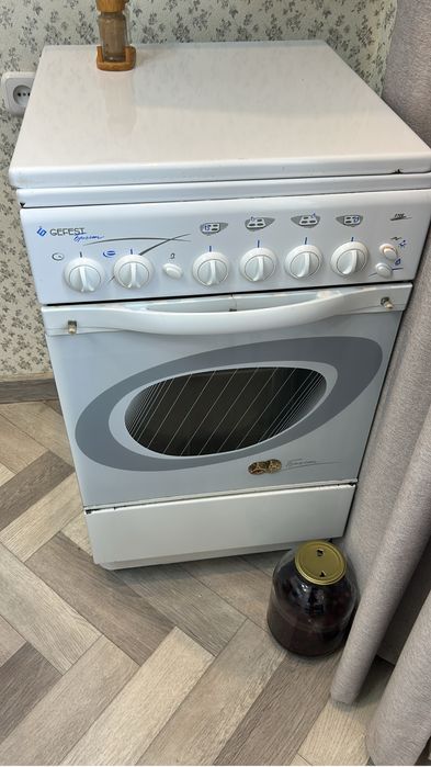 Продам газовую плиту