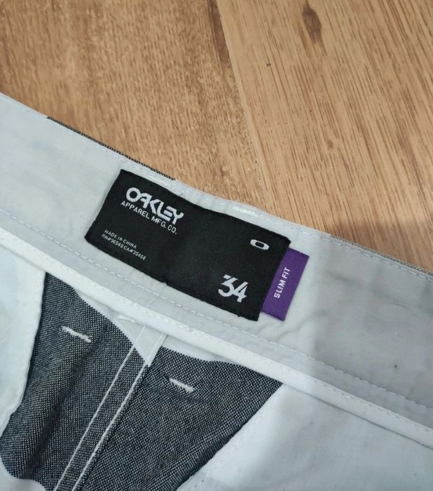 Pantaloni scurți Oakley mărimea 34 slimfit