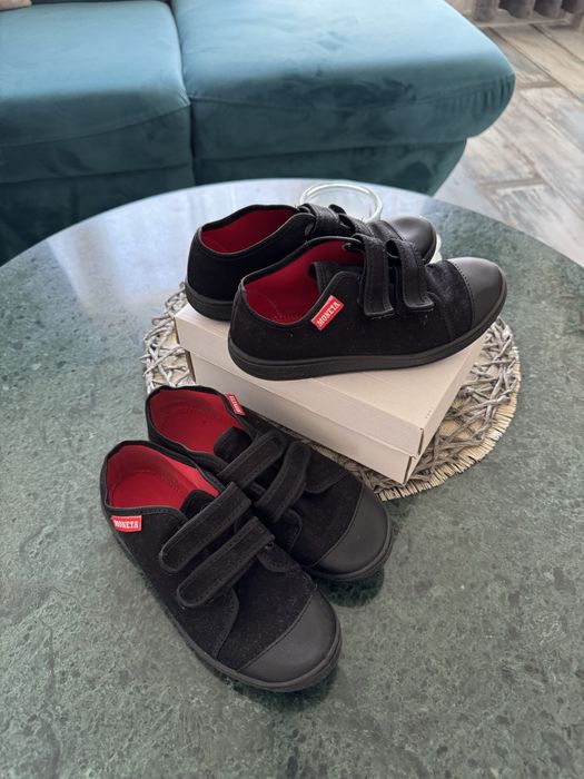 Два броя детски обувки за спорт