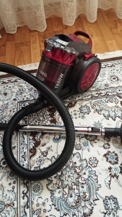 Продам красивый, компактный пылесос