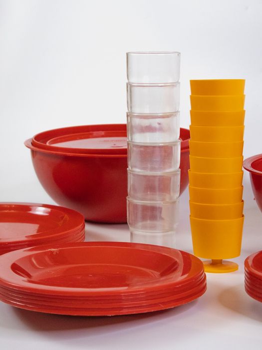 Дорожный набор (18 тарелок, 6 стаканов, складные бокалы)