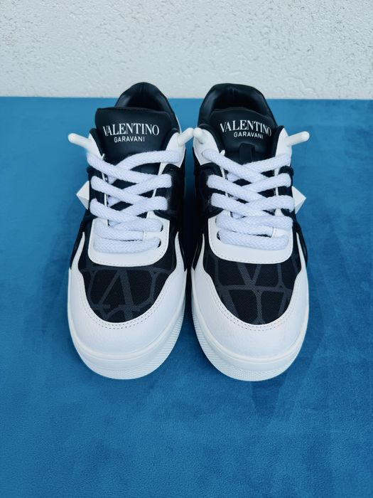 Valentino Garavani One Stud Premium Unisex