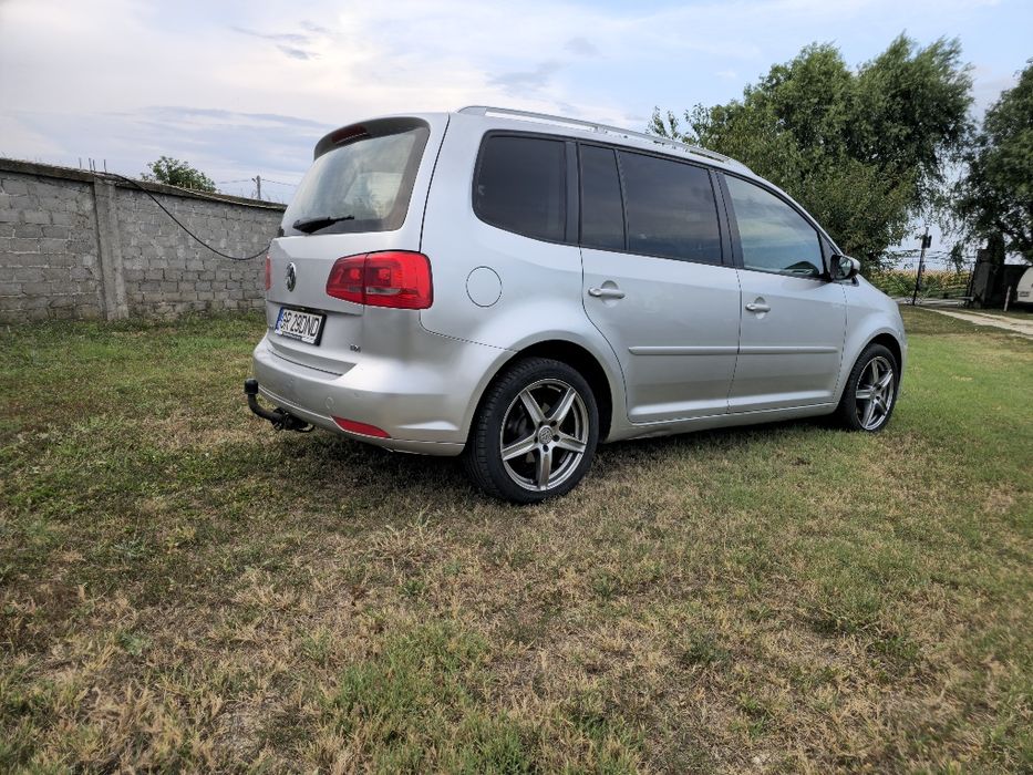 Volkswagen Touran 2011 1.6 dsg
