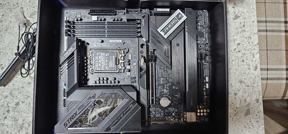 Placa de baza Asus Rog STRIX Z790-H gaming wifi