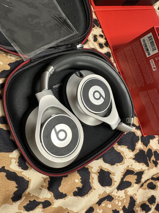 Casti Beats Executive by Dr. Dre