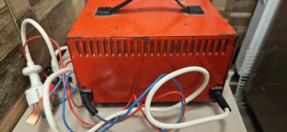 Redresor auto functional 6-12 volti