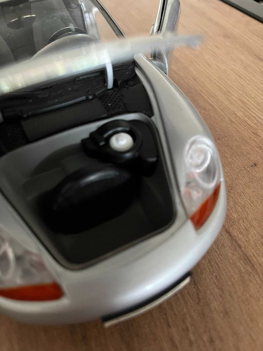 Метална колекционерска колички  UT Models PORSCHE BOXTER мащаб 1:18