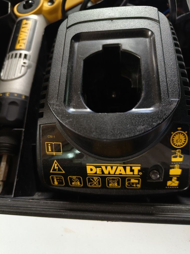 Акомулаторна отвертка DeWalt DW-920