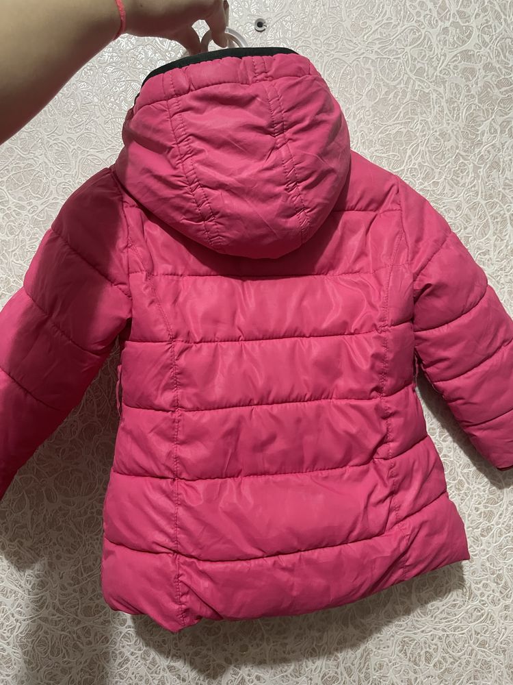 Продам детскую куртку 2-3 года