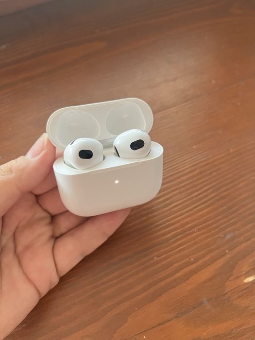 Продам Airpods 3 оригинал имеется коробка