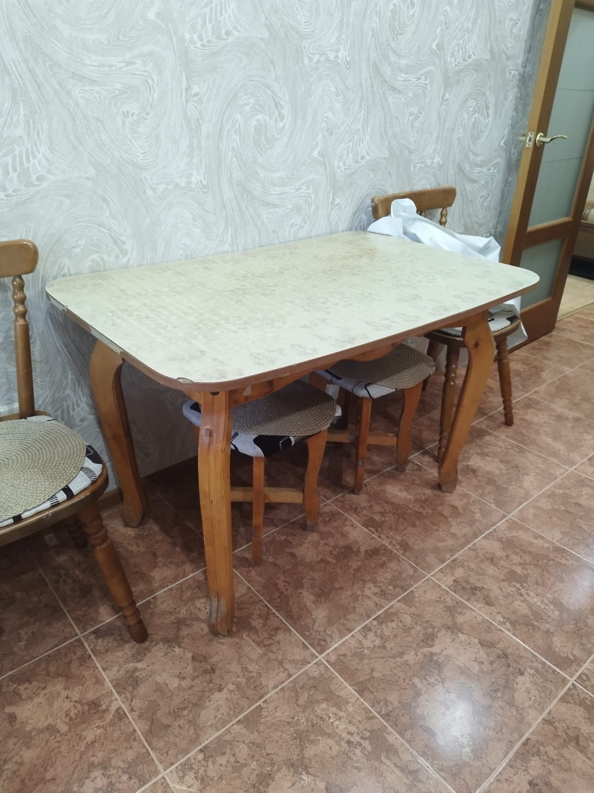 Шкаф, диван, стол