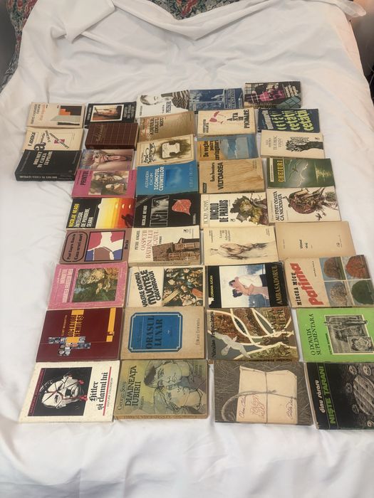 Carti vechi vand urgent