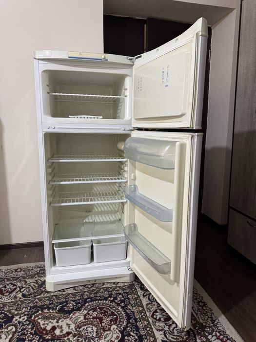 Holadilnik sotiladi rabochi