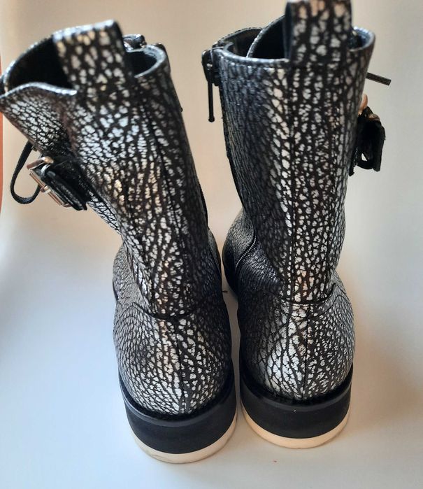 Ботички love moschino