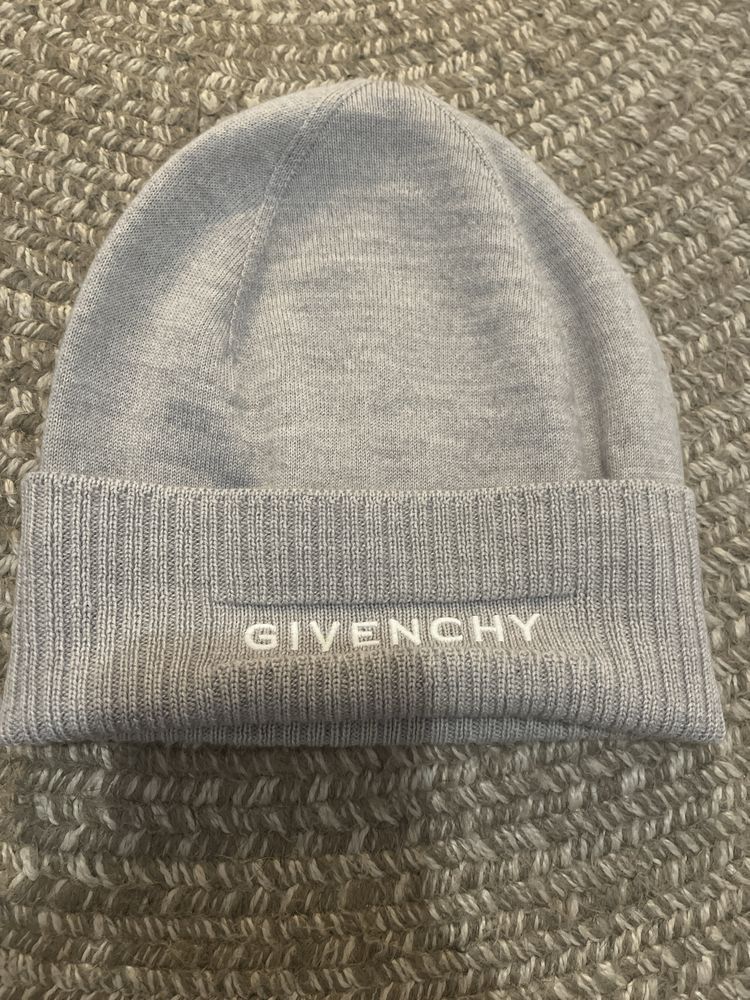 Caciula Givenchy