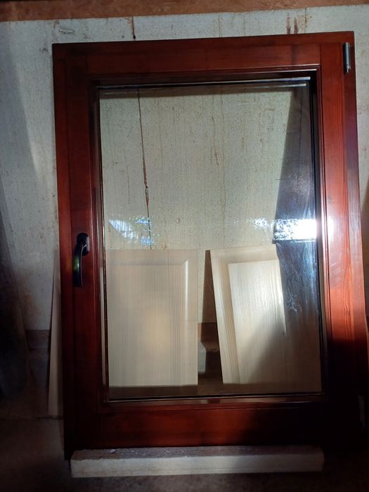 Vând fereastră termopan din lemn stratificat