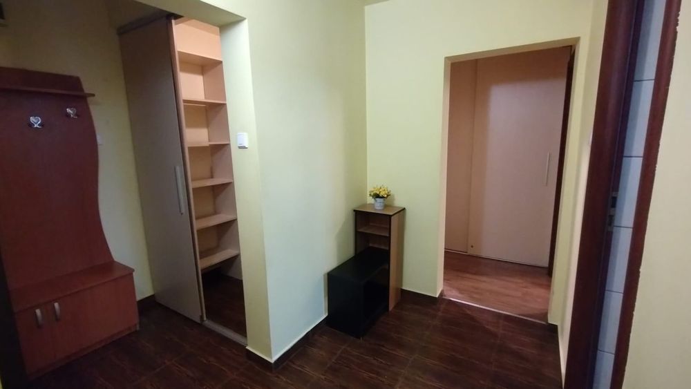 Proprietar închiriez apt 2 camere decom – 60 mp + balcon 11 m MICRO 18