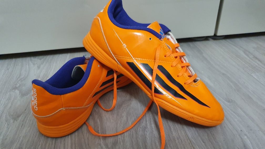 Adidas F5 originali 38 ghete fotbal fara crampoane sala