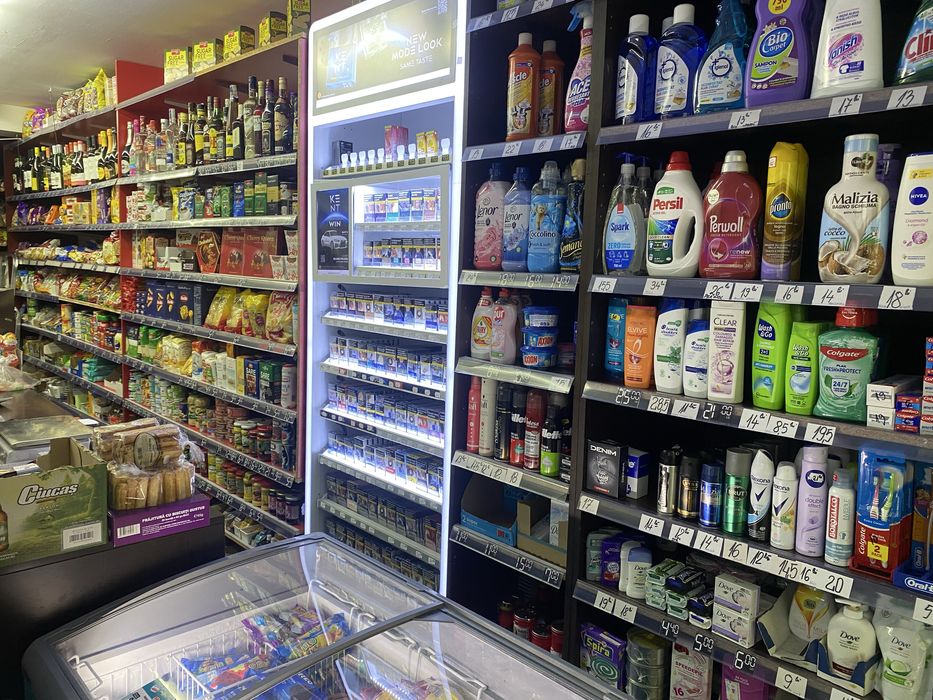 Magazin alimentar de vinzare