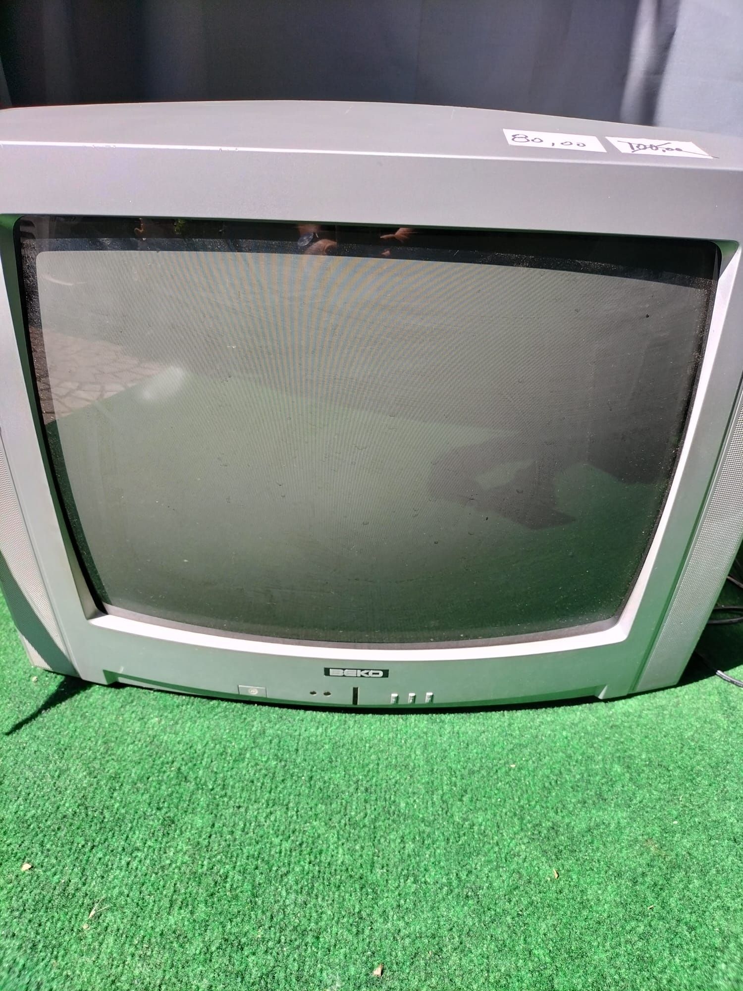 Vand doua tv cu tub.