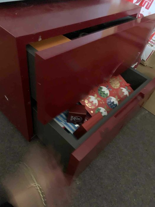 легло Приста 130 х 190 см с матрак и нощно шкафче в тъмно червено