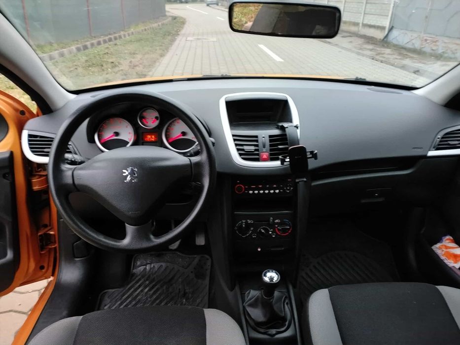 Peugeot 207 motor 1.4 benzina an 2008 acte la zii