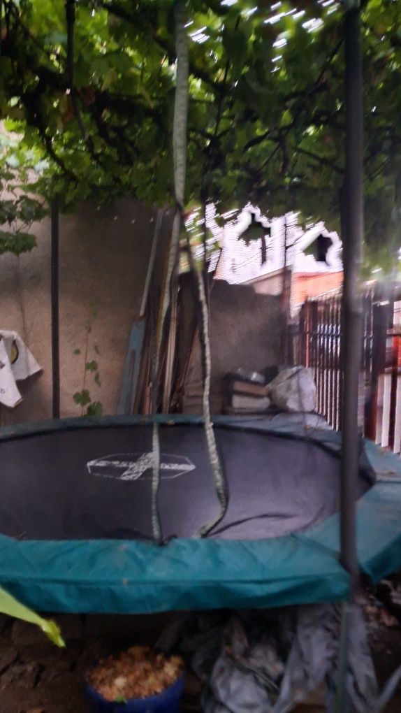 Trambulina decathlon stare foarte bună  diametru 300cm